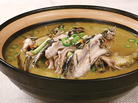 黃骨魚(yú)燉肚條丨食堂承包公司